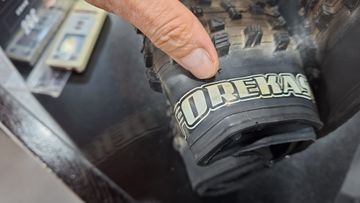 Used Maxxis Foreskaster 29x2.35 Kevlar Preto 2026 bike — image 4 of 6