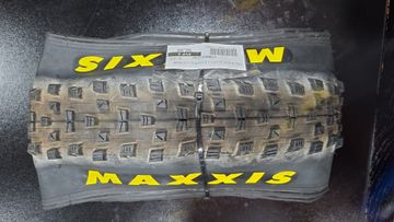 Used Maxxis Foreskaster 29x2.35 Kevlar Preto 2026 bike — image 6 of 6