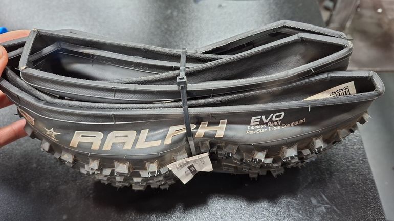 Used Schwalbe Racing Ralph 29x2.25 Evo Novo 2026 bike — image 3 of 6