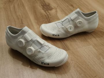 Käytetty 2025 Sapatos de estrada Fizik Vega Carbon modelo Team Movistar "NOVOS" bike — kuva 2 / 8