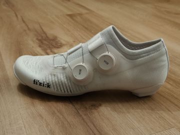 Käytetty 2025 Sapatos de estrada Fizik Vega Carbon modelo Team Movistar "NOVOS" bike — kuva 5 / 8