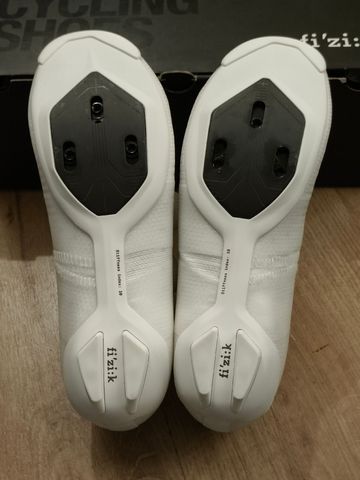 Käytetty 2025 Sapatos de estrada Fizik Vega Carbon modelo Team Movistar "NOVOS" bike — kuva 8 / 8