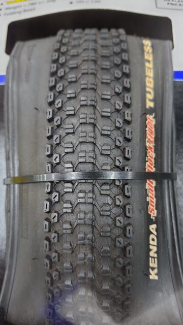 Used Kenda Small Block Eight 26x1.90 TLR 2026 bike — image 7 of 7