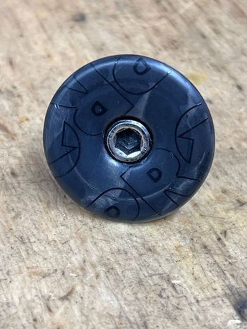 Pro, Carbon Top Cap 1 1/4”