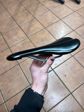 Used Fabric Scoop Saddle Saddles & Seatposts