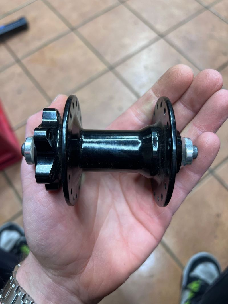 Used NoName Black hub 100/9 mm 6 bolts Wheels