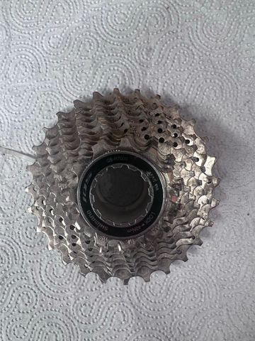 Używany Shimano CS-R7000 11s Drivetrain & Pedals