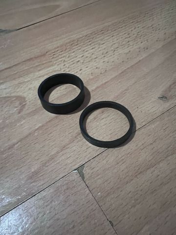 Used Giant 1 1/4 Head Spacers Fork