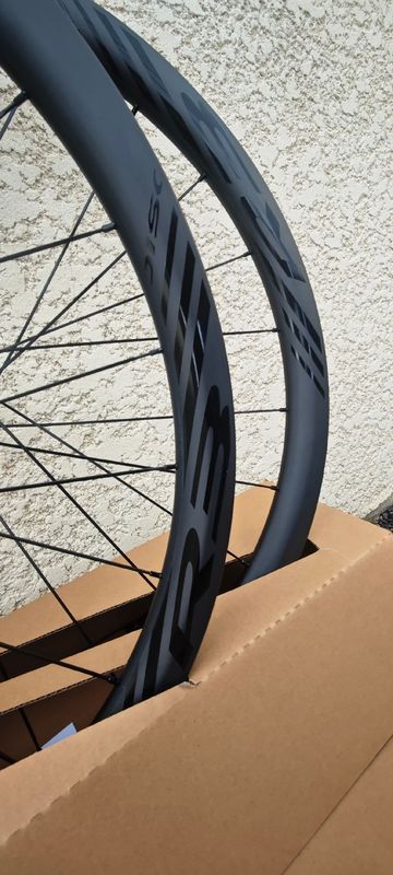Used Novatec R3 Carbon Wheelset bike — image 3 of 3