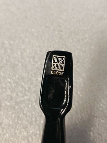 Used RockShox Axe de fourche traversant 2025 bike — image 2 of 3