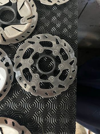 Used Shimano Disc bike — image 4 of 9