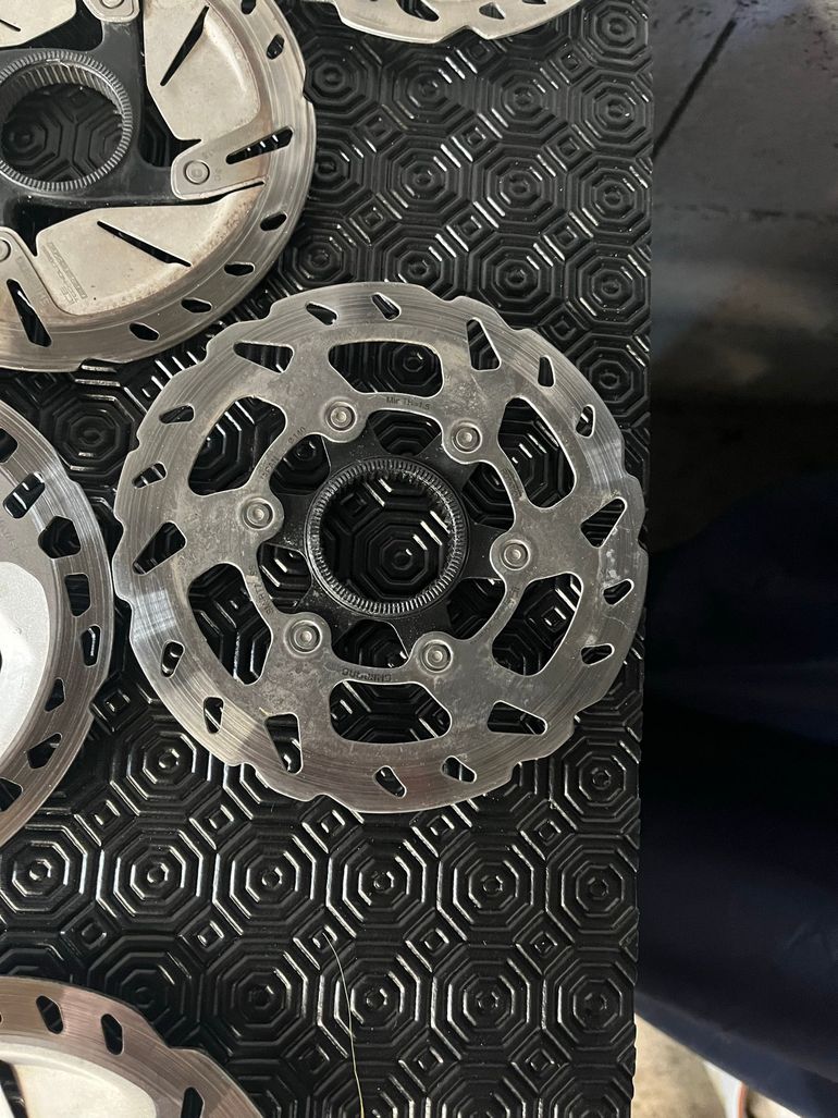 Used Shimano Disc bike — image 4 of 9