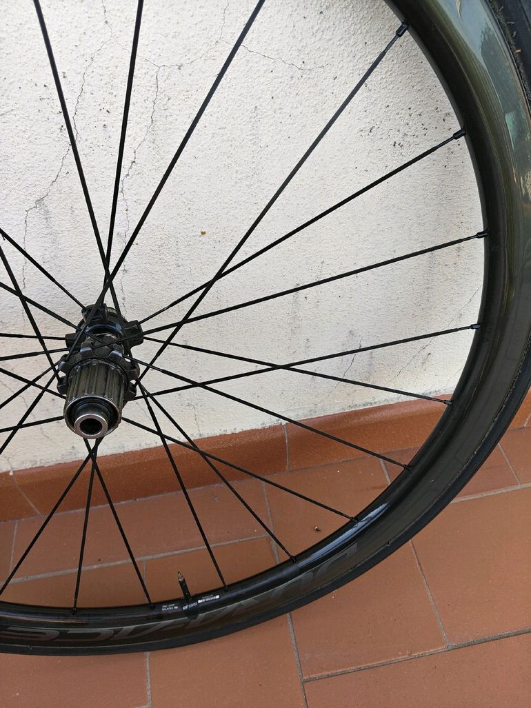 Shimano Dura-Ace Carbon Wheelset 2024 bike d'occasion — image 11 sur 13