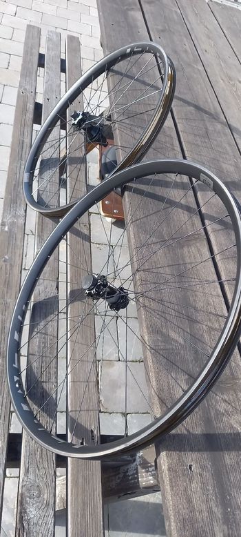 Used 2025 AM eCarbone bike — image 11 of 14