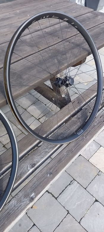 Used 2025 AM eCarbone bike — image 10 of 14