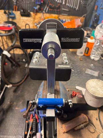 Used 2024 Supporto per revisioni forcelle bike — image 4 of 4