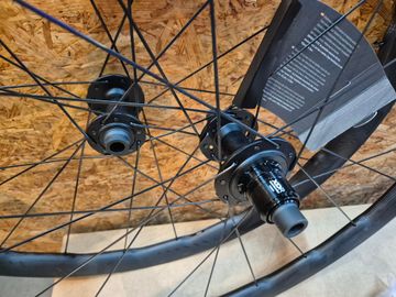 Used Zipp 353 NSW Tubeless Disc Brake Wheelset 2026 bike — image 3 of 3