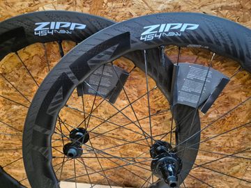 Used Zipp 454 NSW Tubeless Disc Brake Wheelset 2026 bike — image 2 of 3