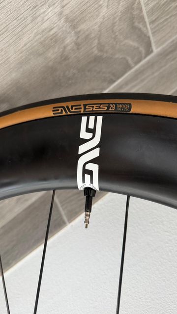 Used Enve Foundation 65 Carbon Clincher Disc Wheelset bike — image 15 of 18
