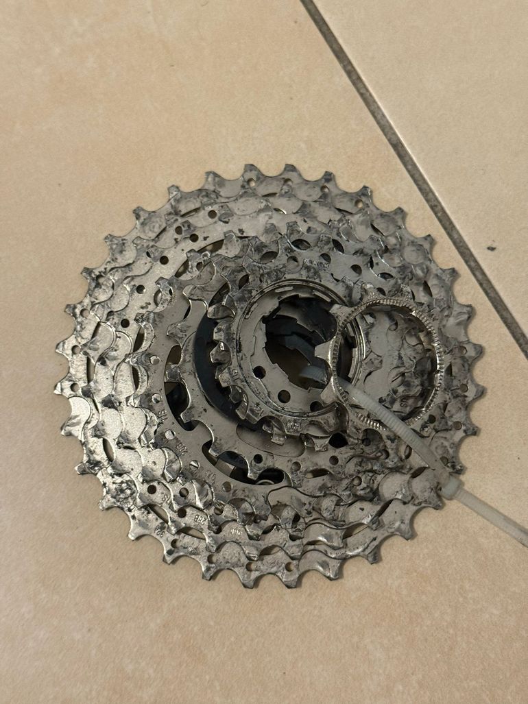 Used Shimano HG700-11 11-32T bike — image 2 of 6