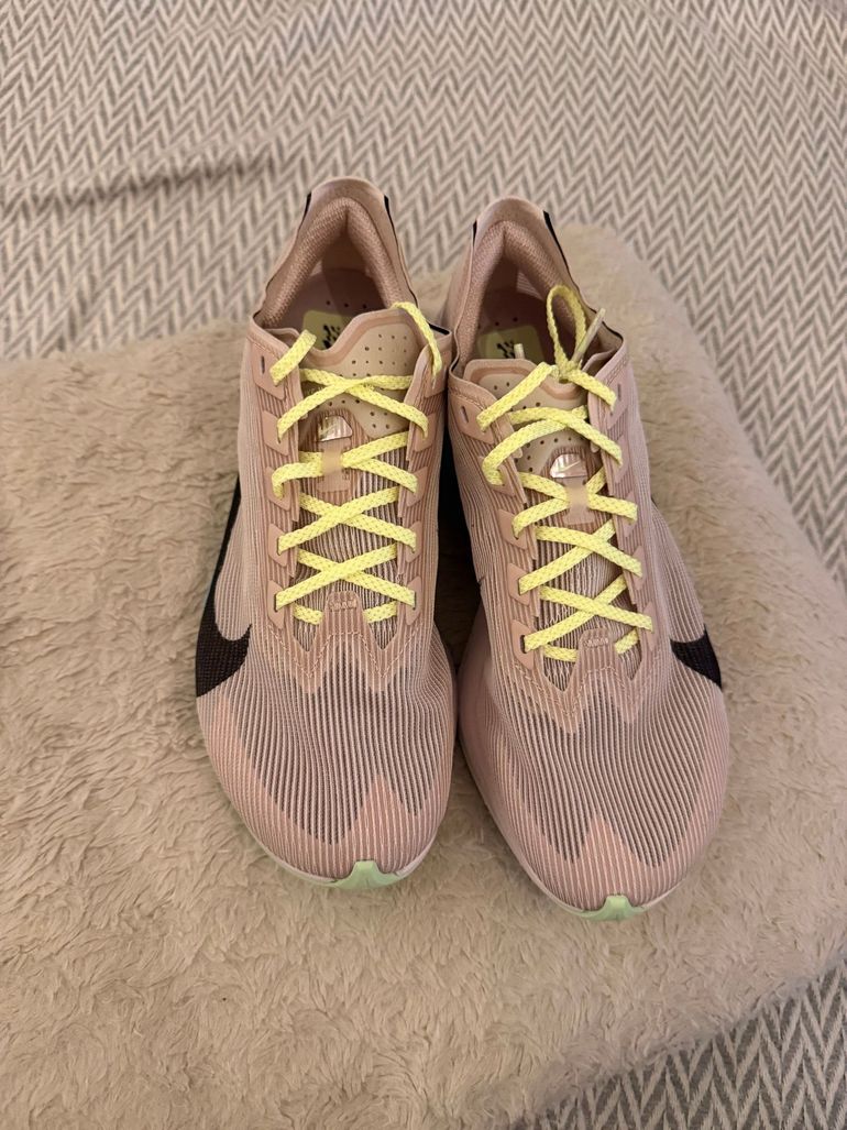 Used 2025 Vaporfly bike — image 7 of 10