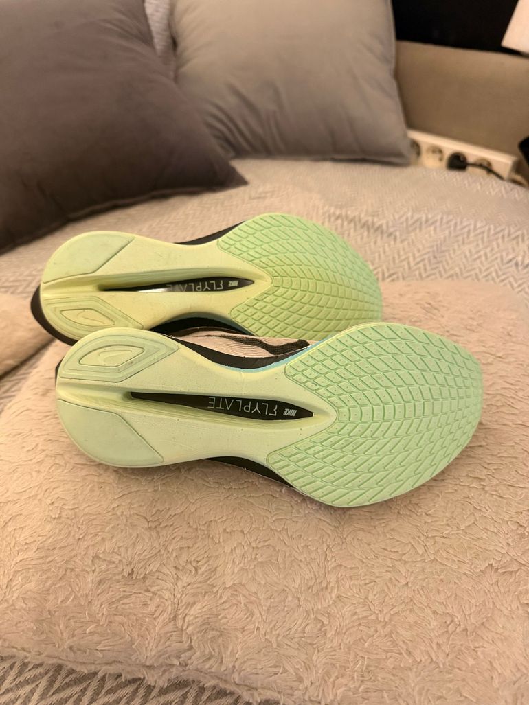 Used 2025 Vaporfly bike — image 5 of 10