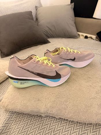 Used 2025 Vaporfly bike — image 6 of 10