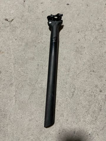 Used 2022 Carbon 31.6 Seatpost Saddles & Seatposts