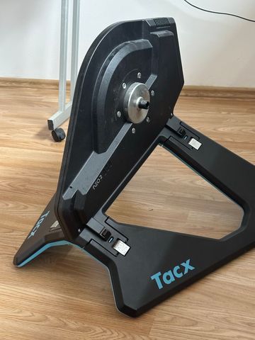 Tacx NEO 2 Smart Trainer bike de segunda mano — imagen 2 de 3
