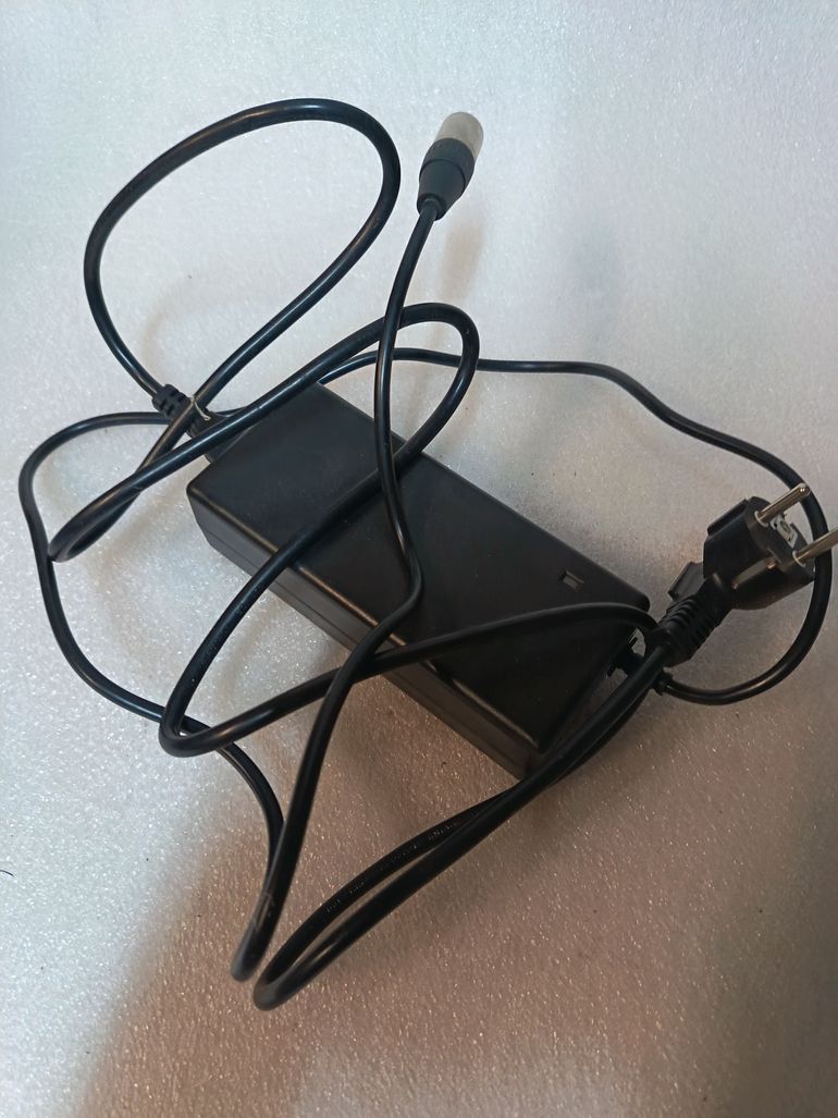 Used Li ion Chargeur batterie E bike 2025 bike — image 1 of 4