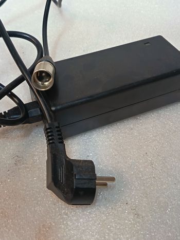 Used Li ion Chargeur batterie E bike 2025 bike — image 4 of 4