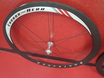 Używany Bontrager Xaero Carbon Wheelset bike — zdjęcie 4 z 6