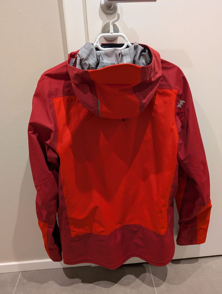 Used Decathlon Veste Hardshell Imperméable bike — image 2 of 2