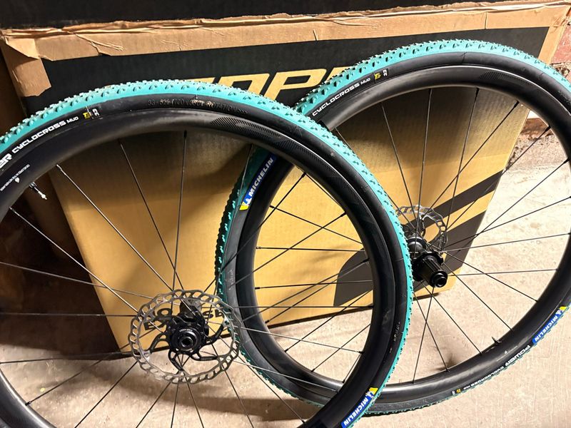 Käytetty 2025 R3 A Wheels