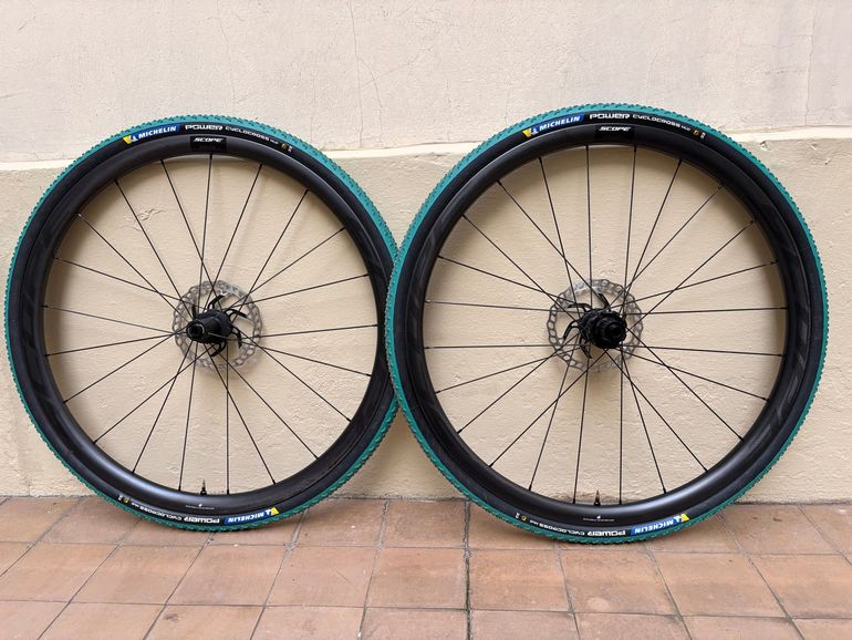 Used 2025 R3 A bike — image 2 of 8
