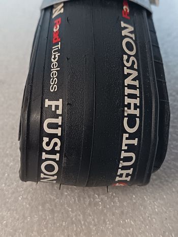 Hutchinson, fusion 3 tubless 700x23