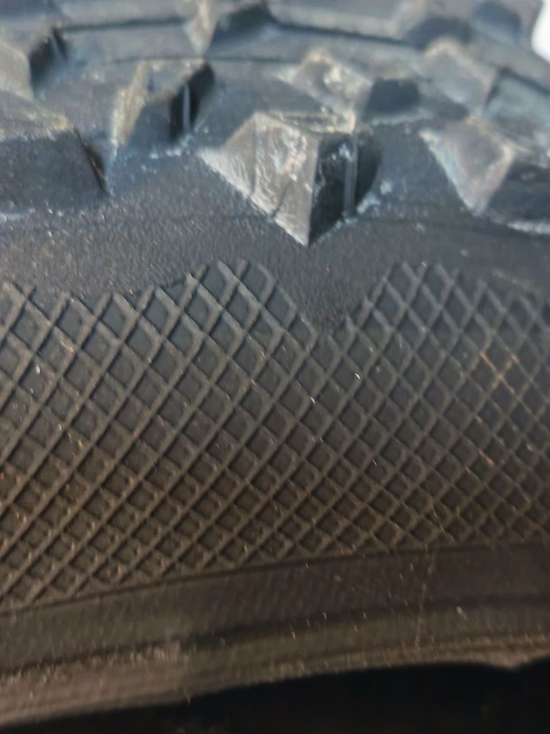 Used Schwalbe VTT Mountain King 26x2.20 2025 bike — image 4 of 5