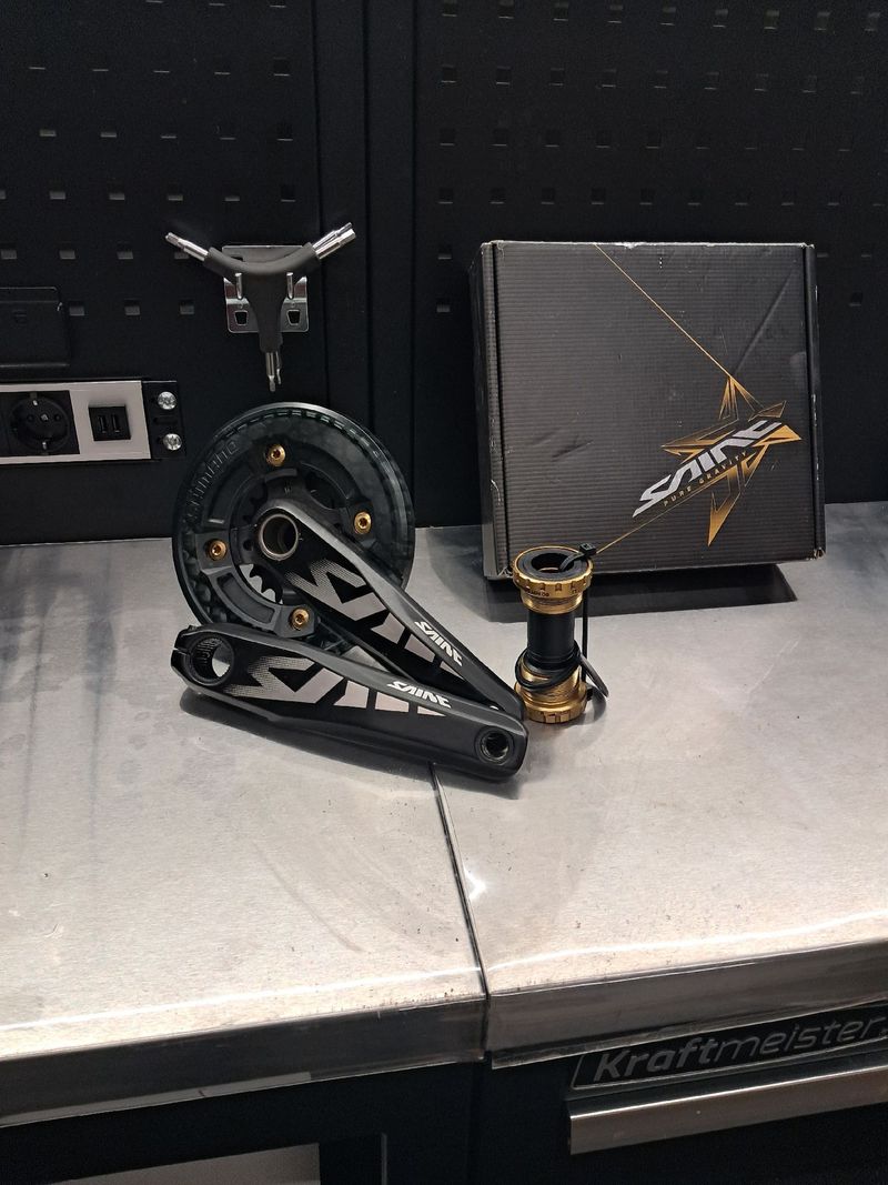 Used Shimano Saint Kurbel Drivetrain & Pedals