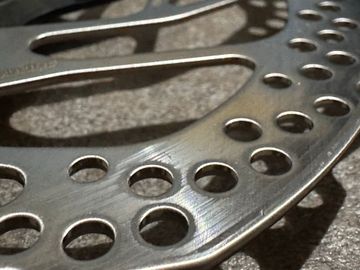 Używany Shimano RT30 180mm Brake Rotors Pair bike — zdjęcie 2 z 3