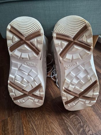 Used Nitro Flora TLS Women's Snowboard Boot bike — image 7 of 9