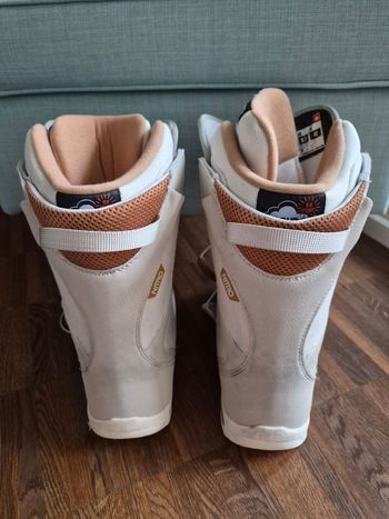Used Nitro Flora TLS Women's Snowboard Boot bike — image 4 of 9