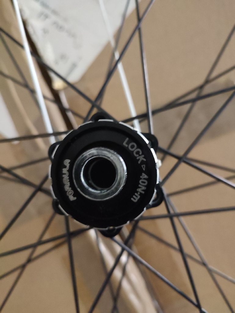 Used Dt Swiss CSW AM 2.9 Wheels 622x23C bike — image 3 of 7