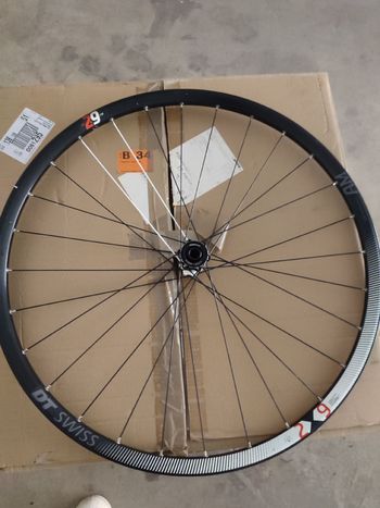 Used Dt Swiss CSW AM 2.9 Wheels 622x23C bike — image 5 of 7