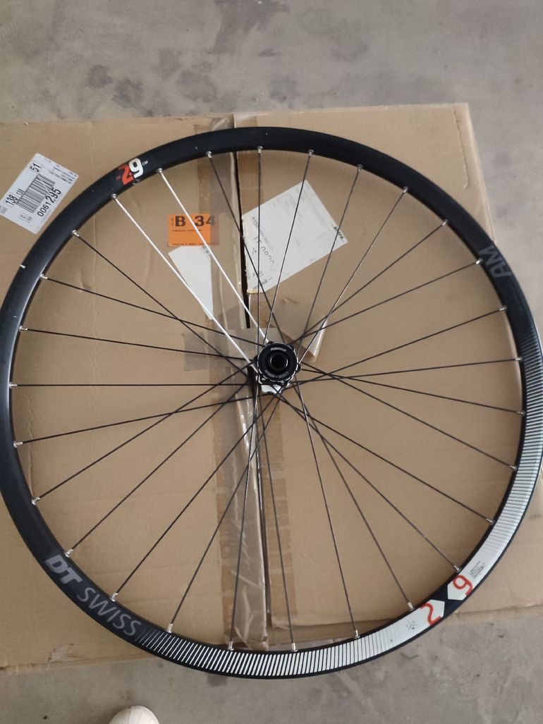 Used Dt Swiss CSW AM 2.9 Wheels 622x23C bike — image 5 of 7