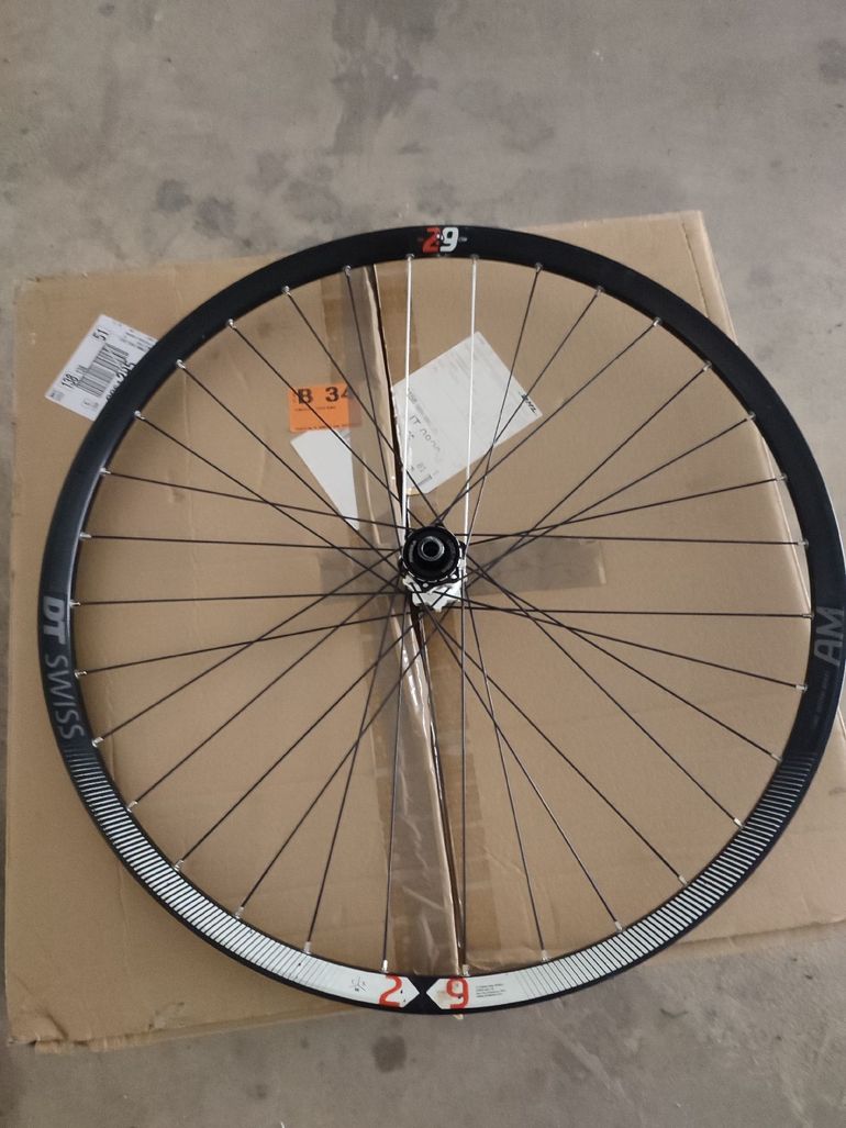 Used Dt Swiss CSW AM 2.9 Wheels 622x23C bike — image 2 of 7
