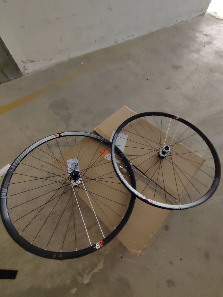 Used Dt Swiss CSW AM 2.9 Wheels 622x23C bike — image 1 of 7