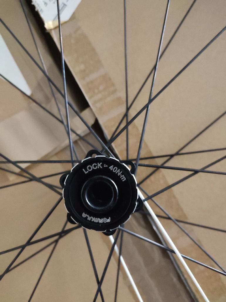 Used Dt Swiss CSW AM 2.9 Wheels 622x23C bike — image 6 of 7