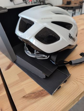 Used 2025 Air Atlas Helmet bike — image 2 of 4