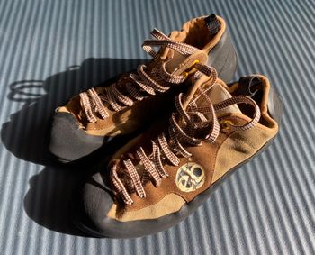 E.B., Chaussons EB