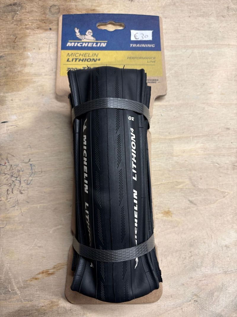 2026 lithion 700x30 Tyres & Tubes d'occasion